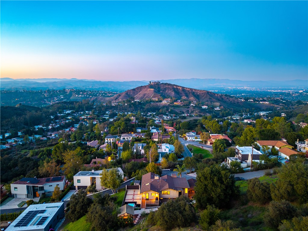 23722 Summit Drive Calabasas, CA 91302 - Photo 27 of 29