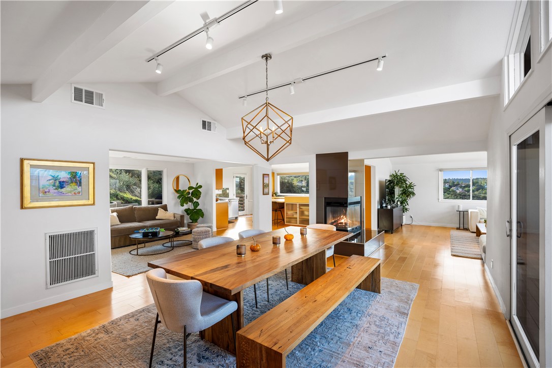 23722 Summit Drive Calabasas, CA 91302 - Photo 4 of 29