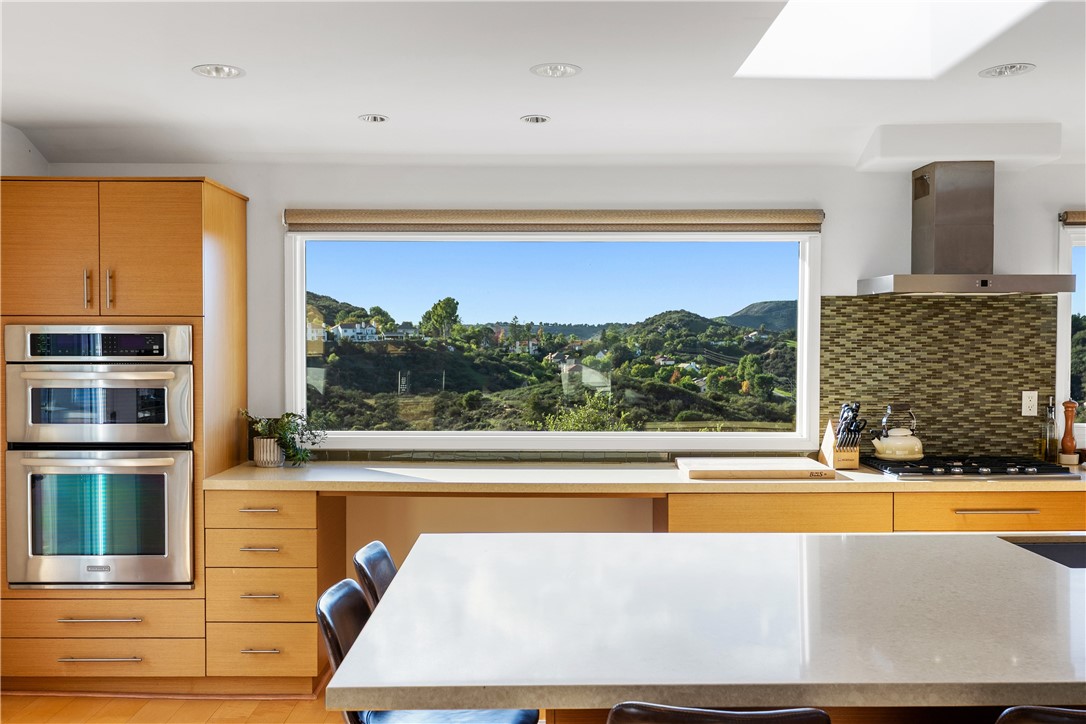 23722 Summit Drive Calabasas, CA 91302 - Photo 10 of 29