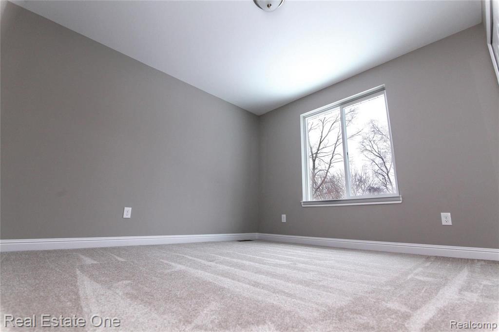 2466 Eastern Avenue Rochester Hills, MI 48307 - Photo 34 of 48