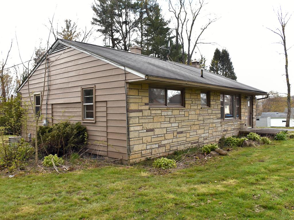 6 Wood Street Sandy Lake, PA 16145 - Photo 3 of 23