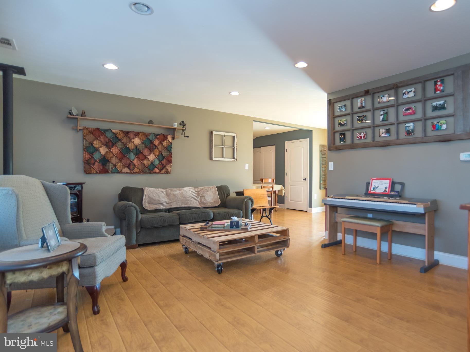 32 Cloister Road Levittown, PA 19057 - Photo 2 of 29 Gallery Image 2