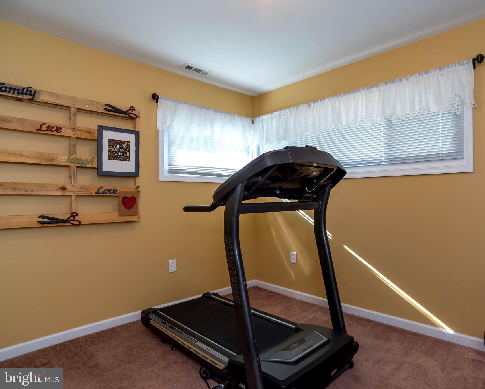 32 Cloister Road Levittown, PA 19057 - Photo 14 of 29 Gallery Image 14