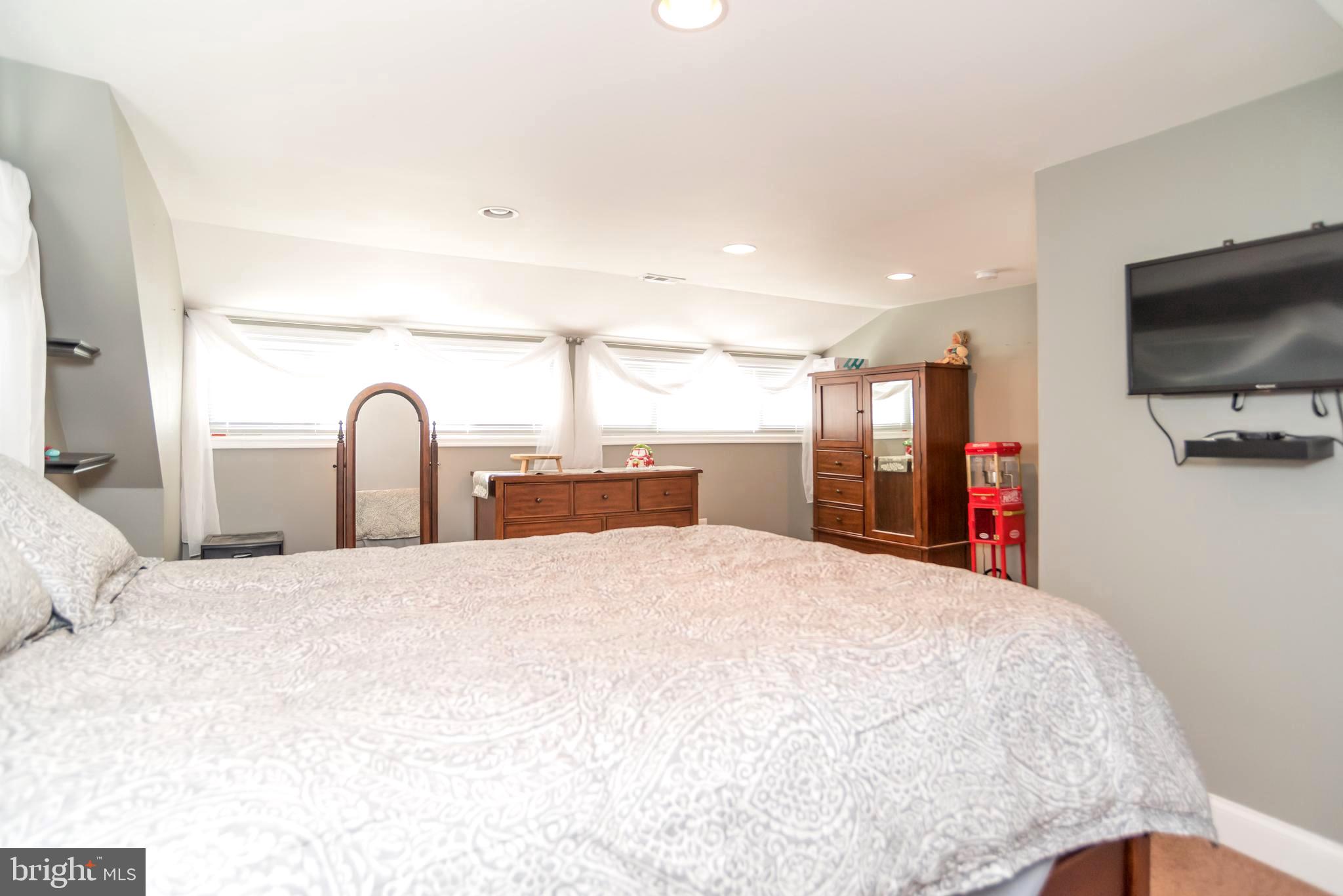32 Cloister Road Levittown, PA 19057 - Photo 19 of 29 Gallery Image 19