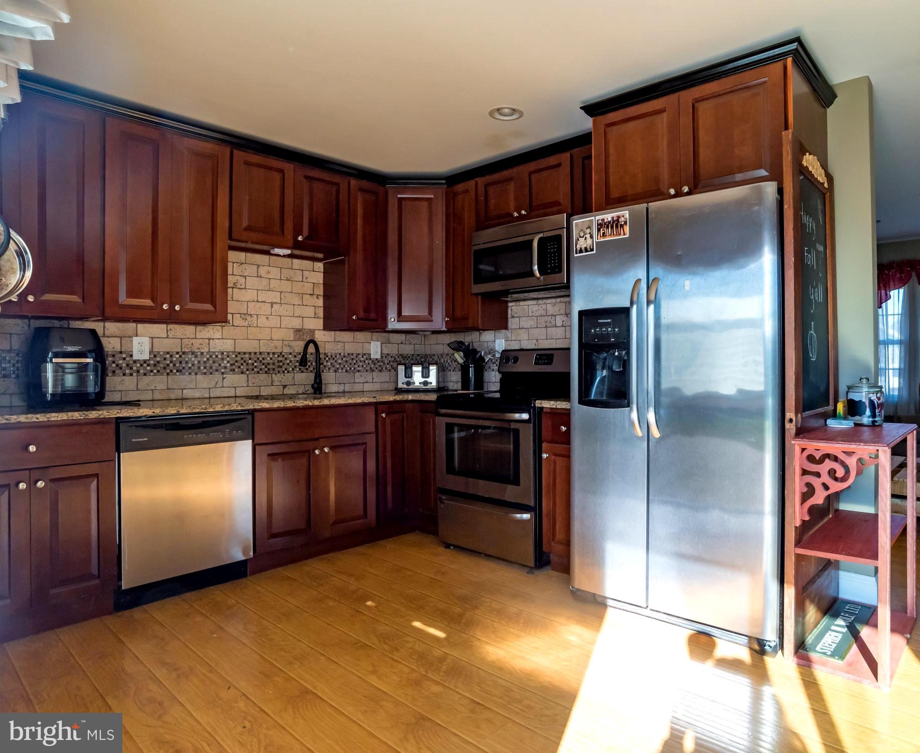 32 Cloister Road Levittown, PA 19057 - Photo 6 of 29 Gallery Image 6
