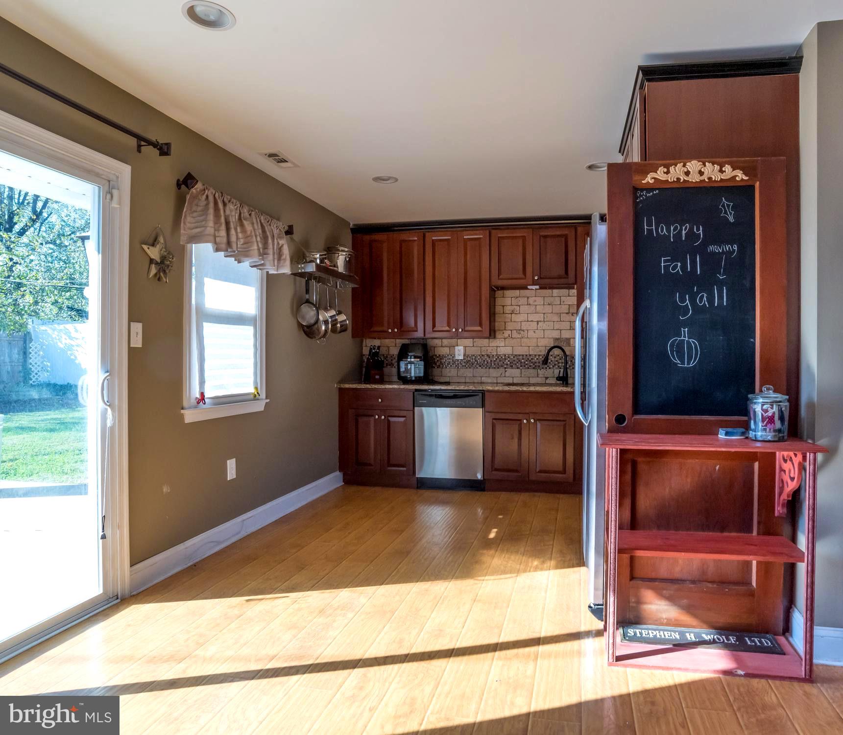 32 Cloister Road Levittown, PA 19057 - Photo 7 of 29 Gallery Image 7
