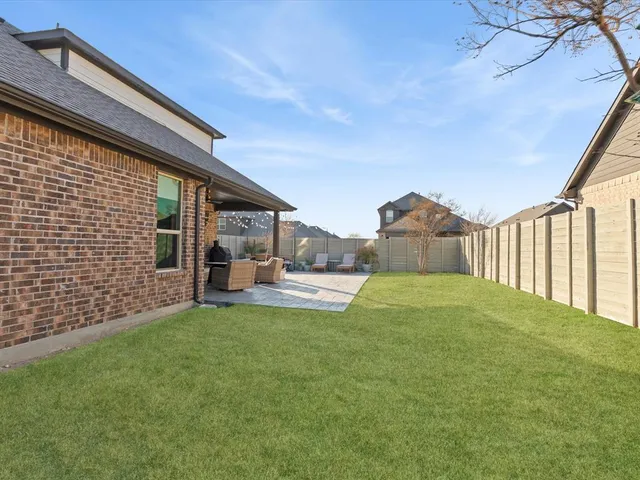 a view of a back yard of the house