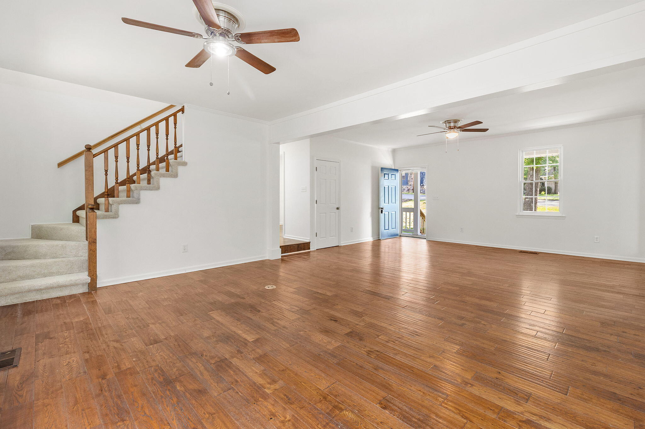 1808 Hidden Harbor Road Hixson, TN 37343 - Photo 10 of 73 Living Room