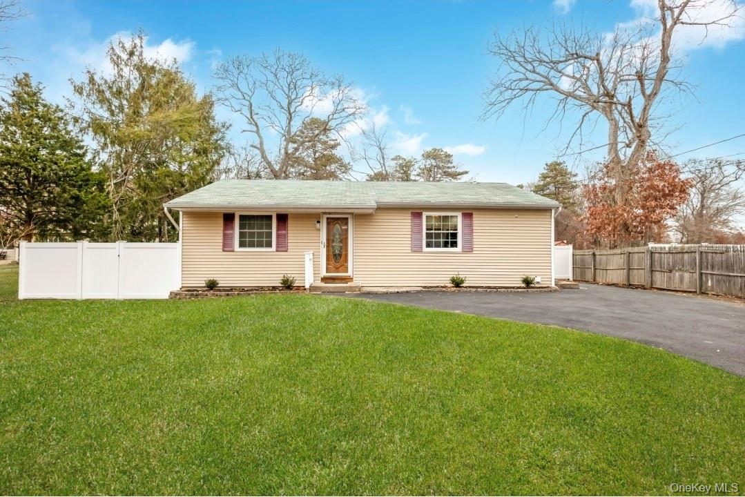 59 Nelson Road Selden, NY 11784 - Photo 2 of 38 Ranch-style home with driveway