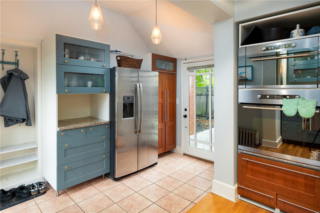 80 Edgehill Road Providence, RI 02906 - Photo 3 of 31