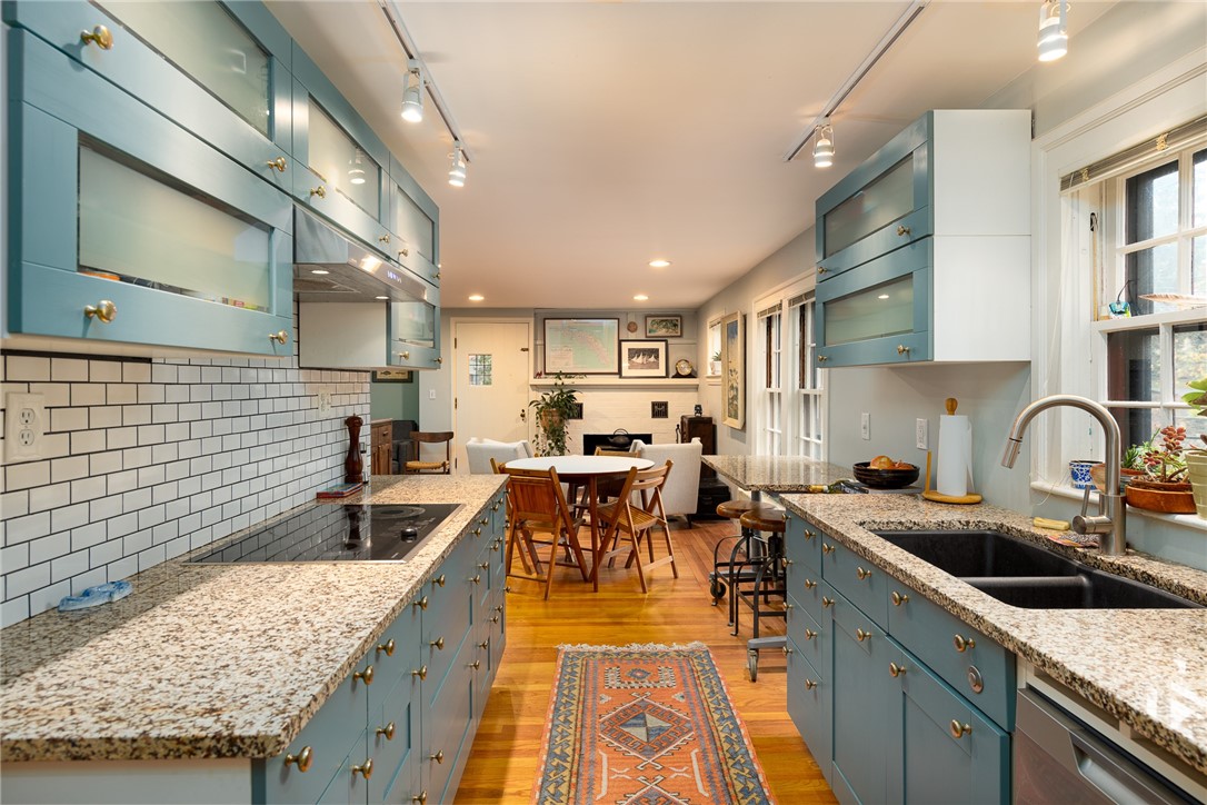 80 Edgehill Road Providence, RI 02906 - Photo 6 of 31