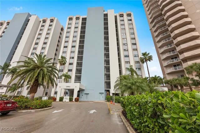 $299,900 | 1901 Clifford Street, Unit 104, Fort Myers, FL 33901
