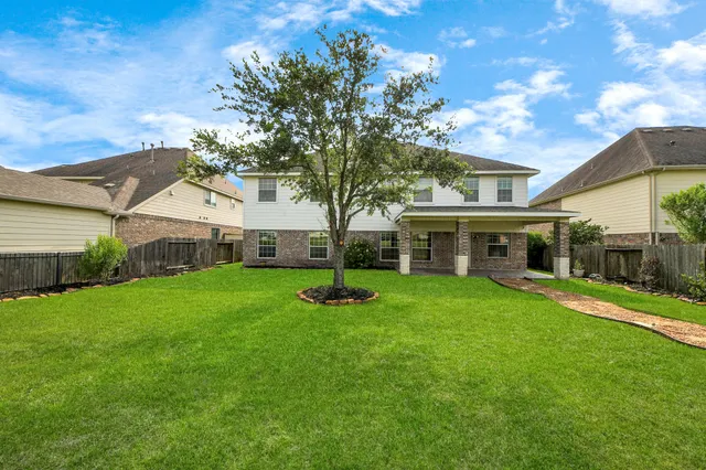 a view of a house with a backyard