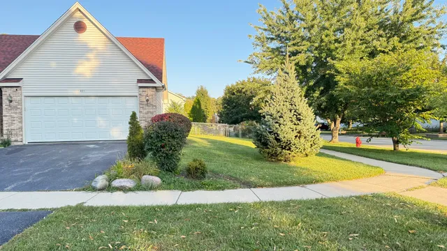 a view of a back yard of the house