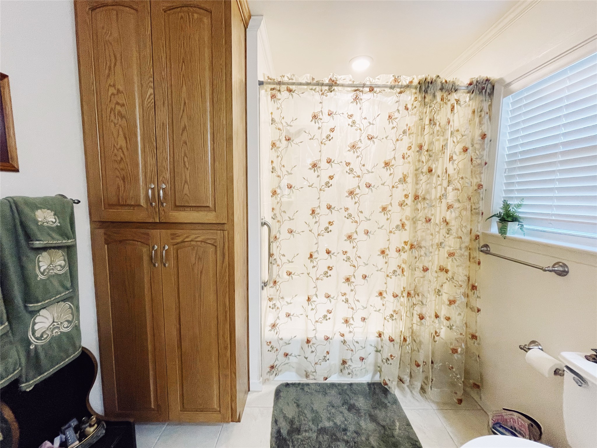 700 Shanklin Road Belton, TX 76513 - Photo 28 of 33 a bathroom with a shower curtain and a sink