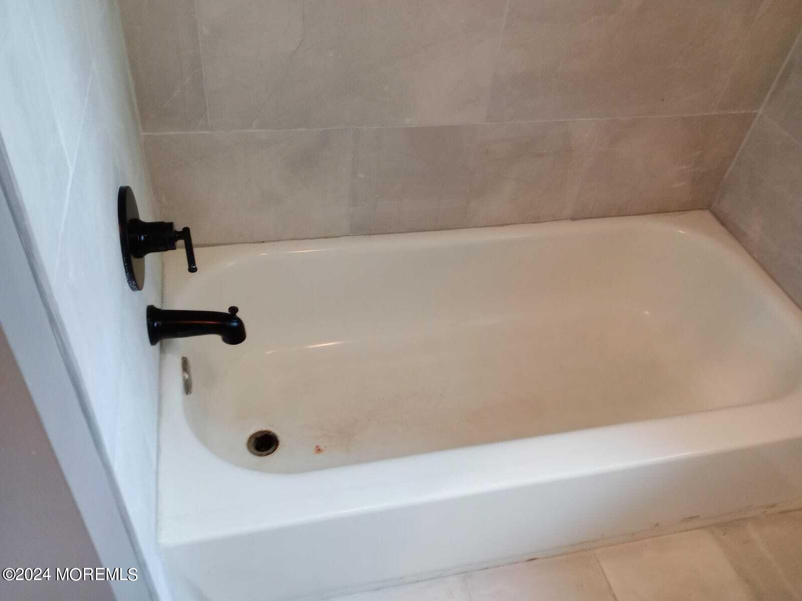 179 Kinsley Road Pemberton, NJ 08068 - Photo 7 of 9 a bathroom with a bathtub
