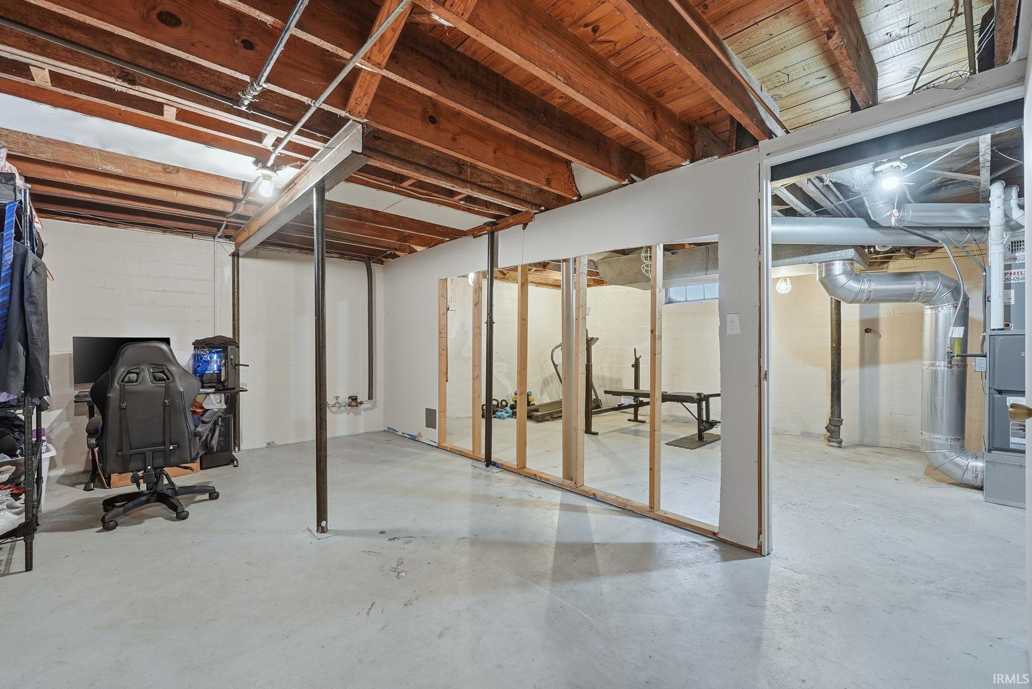 816 Hofer Avenue Fort Wayne, IN 46808 - Photo 7 of 35