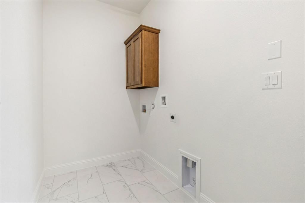 7016 Valley View Drive Joshua, TX 76058 - Photo 20 of 28 a bathroom with a bathtub and a shower