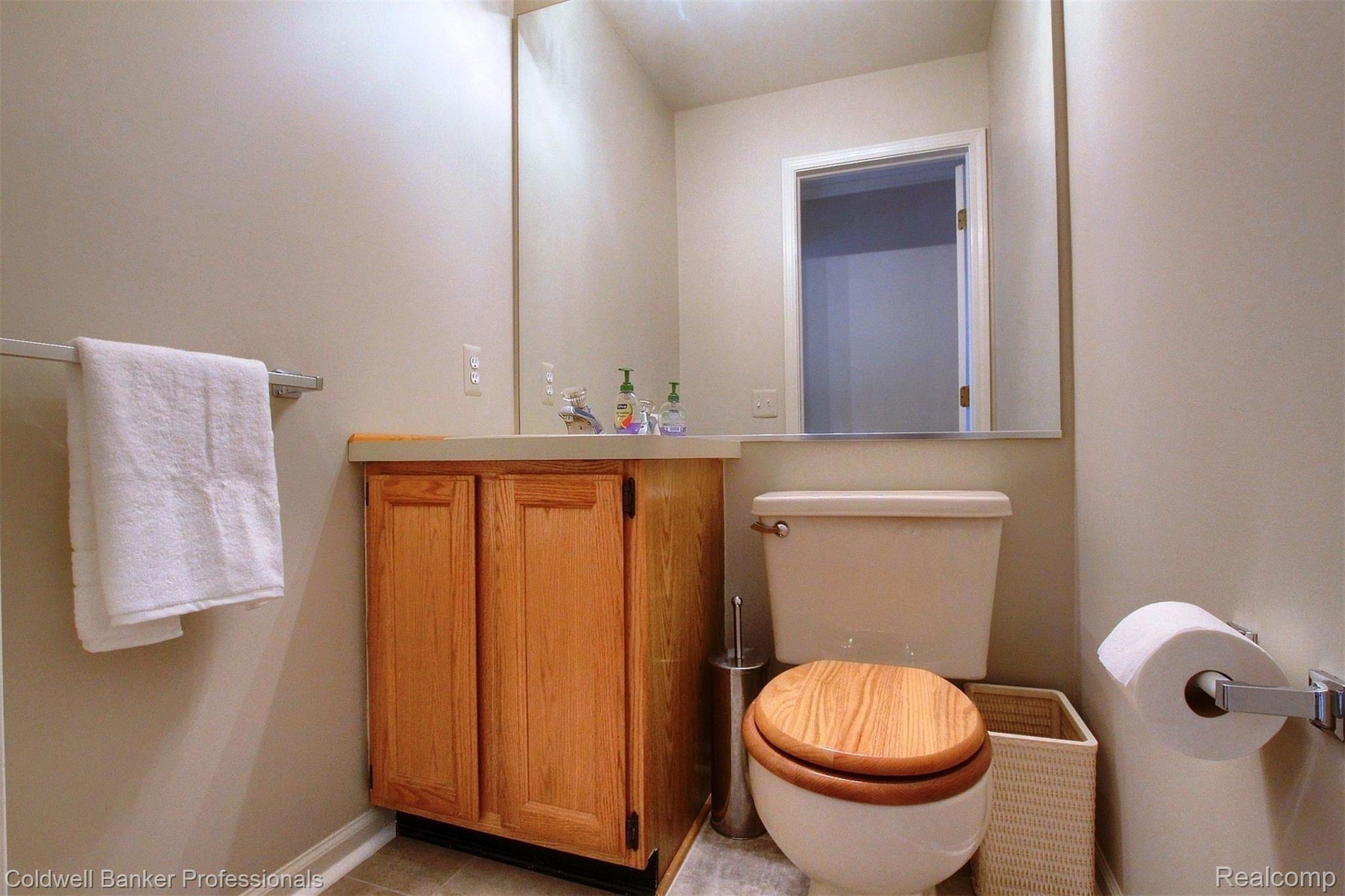 6742 Carlton Road Canton, MI 48187 - Photo 18 of 38 Half bath