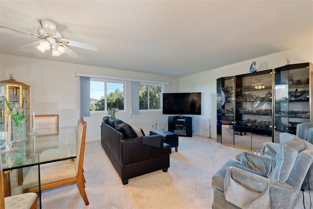 1354 El Rey Court El Cajon, CA 92021 - Photo 4 of 25 Gallery Image 4