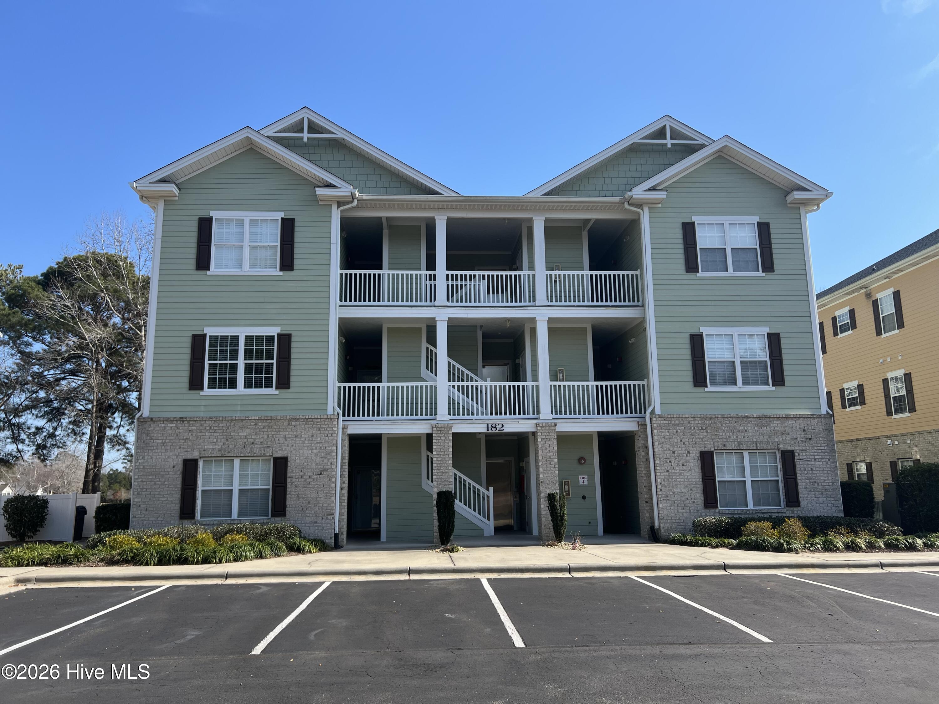 182 Clubhouse 4 Front