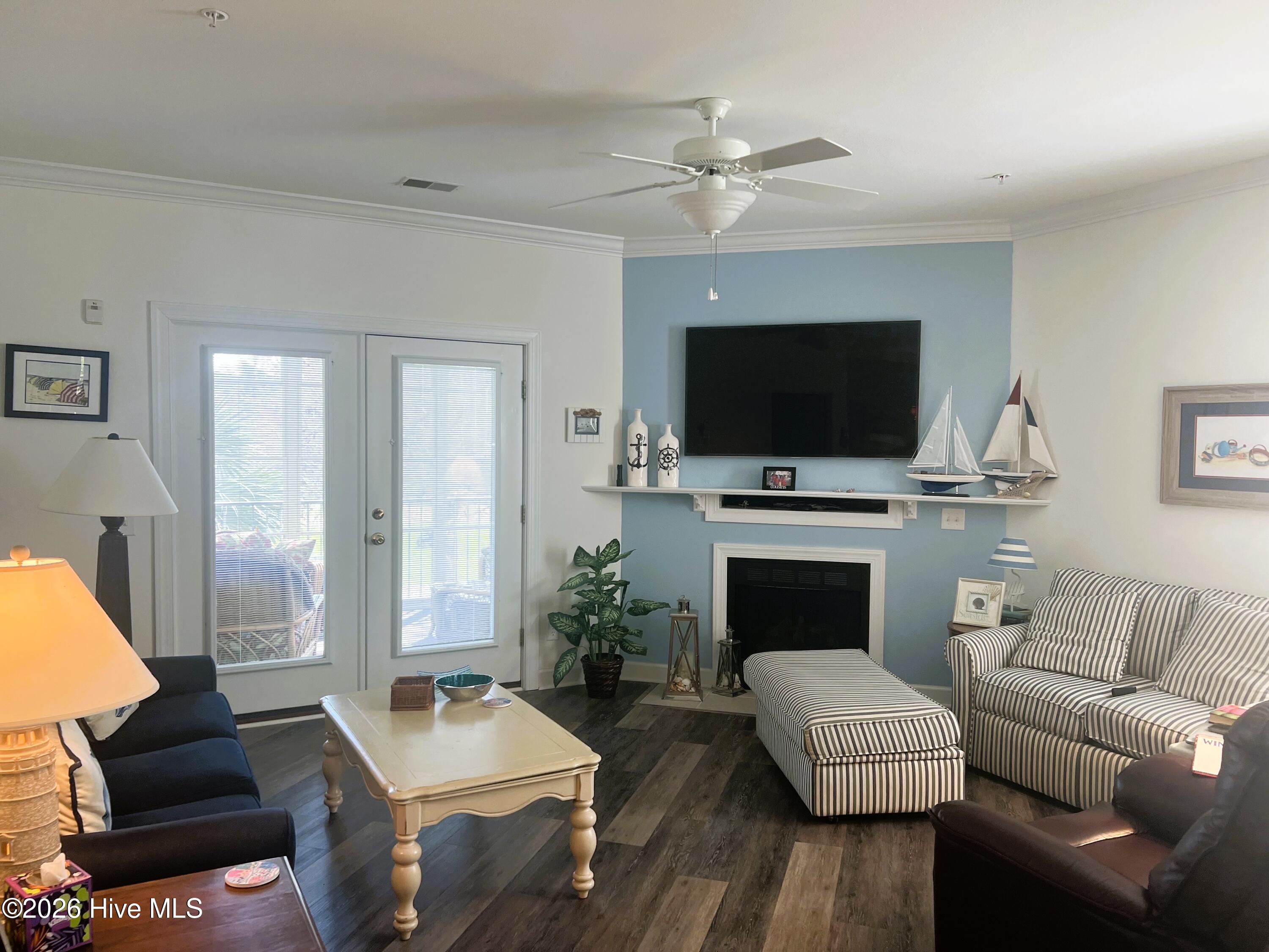 182 Clubhouse Road, Unit 4 Sunset Beach, NC 28468 - Photo 6 of 24 Living Room
