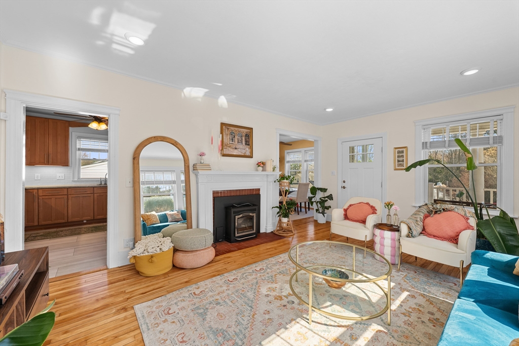 16 Windemere Road Worcester, MA 01602 - Photo 5 of 30