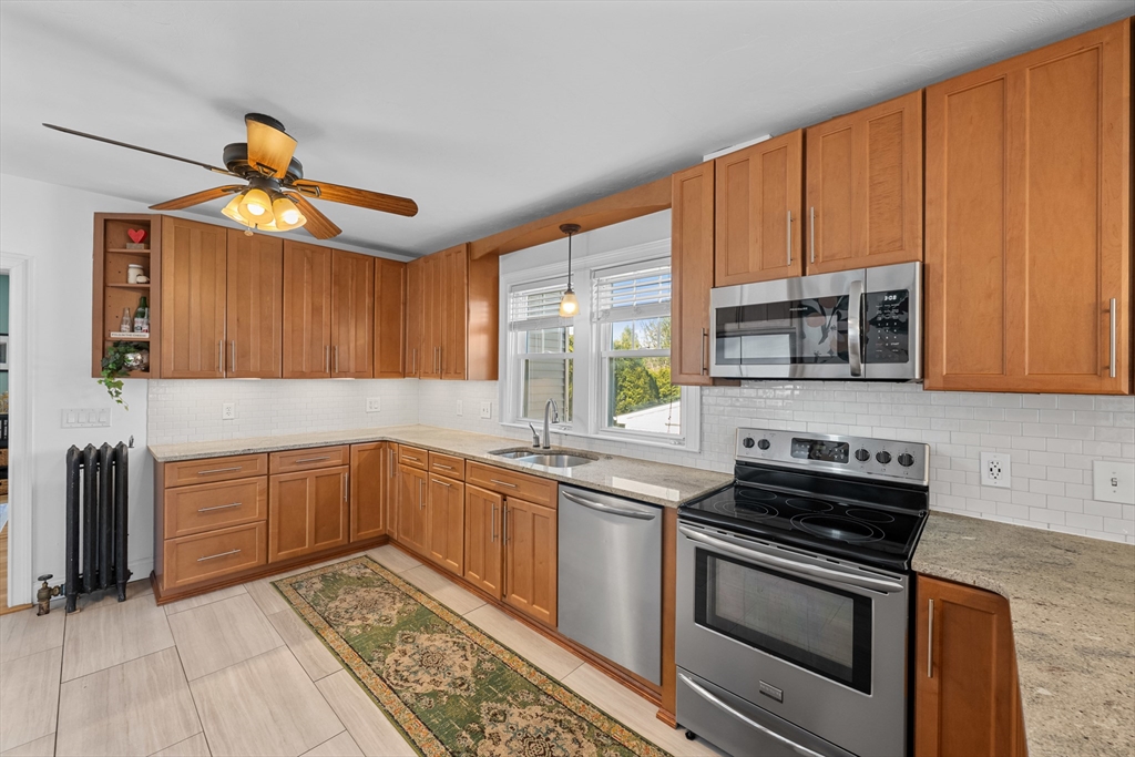 16 Windemere Road Worcester, MA 01602 - Photo 7 of 30