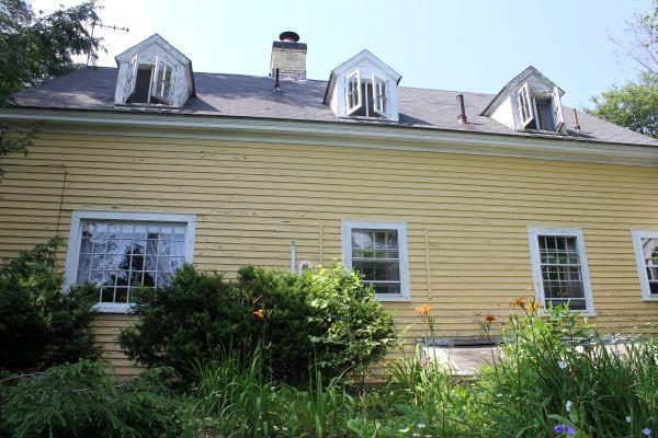 525 Bay Road Hamilton, MA 01982 - Photo 2 of 11 a front view of a house with garden