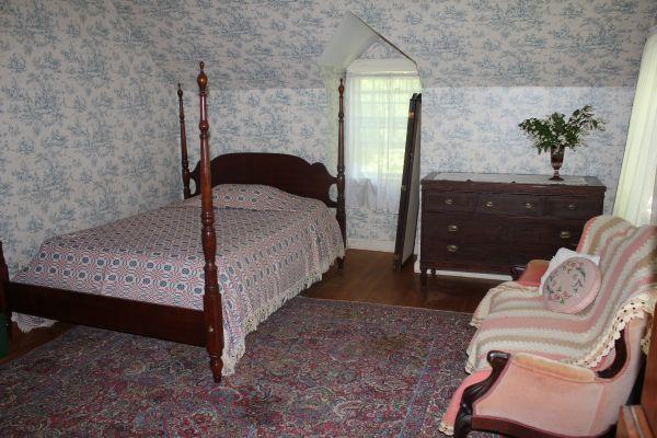 525 Bay Road Hamilton, MA 01982 - Photo 8 of 11 a bedroom with a bed and a potted plant