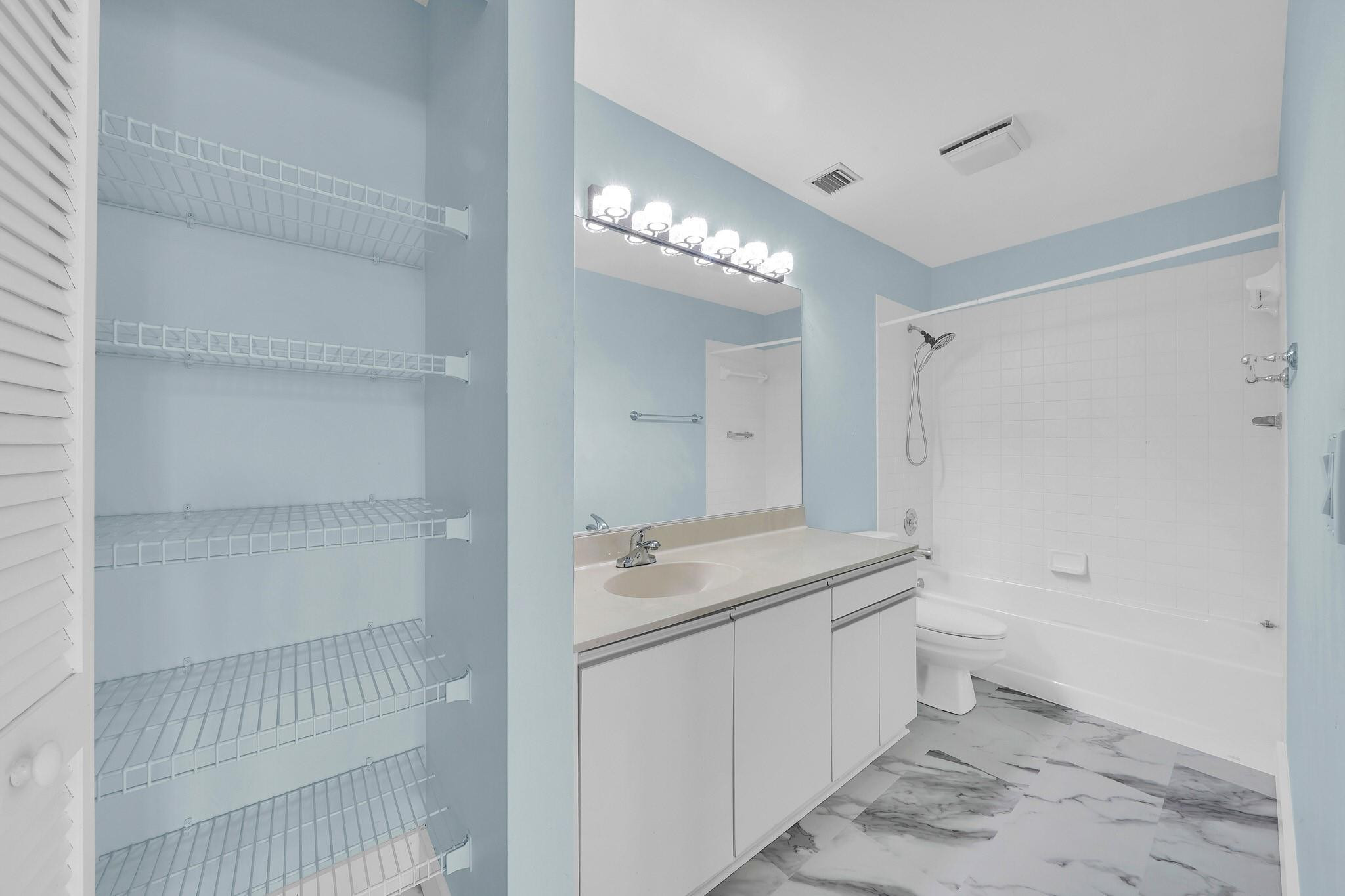 23316 Water Circle Boca Raton, FL 33486 - Photo 39 of 66 Guest bathroom