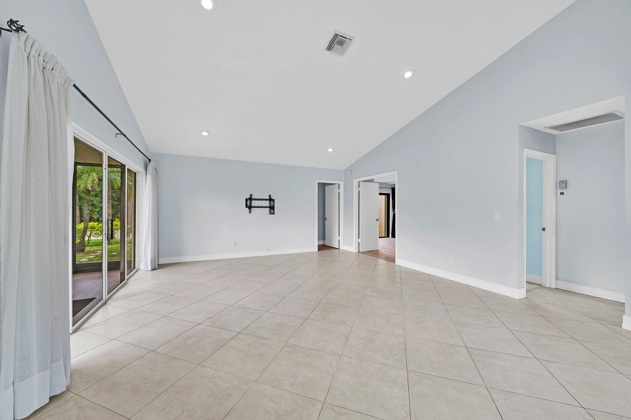 23316 Water Circle Boca Raton, FL 33486 - Photo 9 of 66 Living room