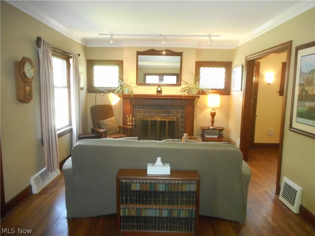 4026 Elmwood Road Cleveland Heights, OH 44121 - Photo 3 of 18