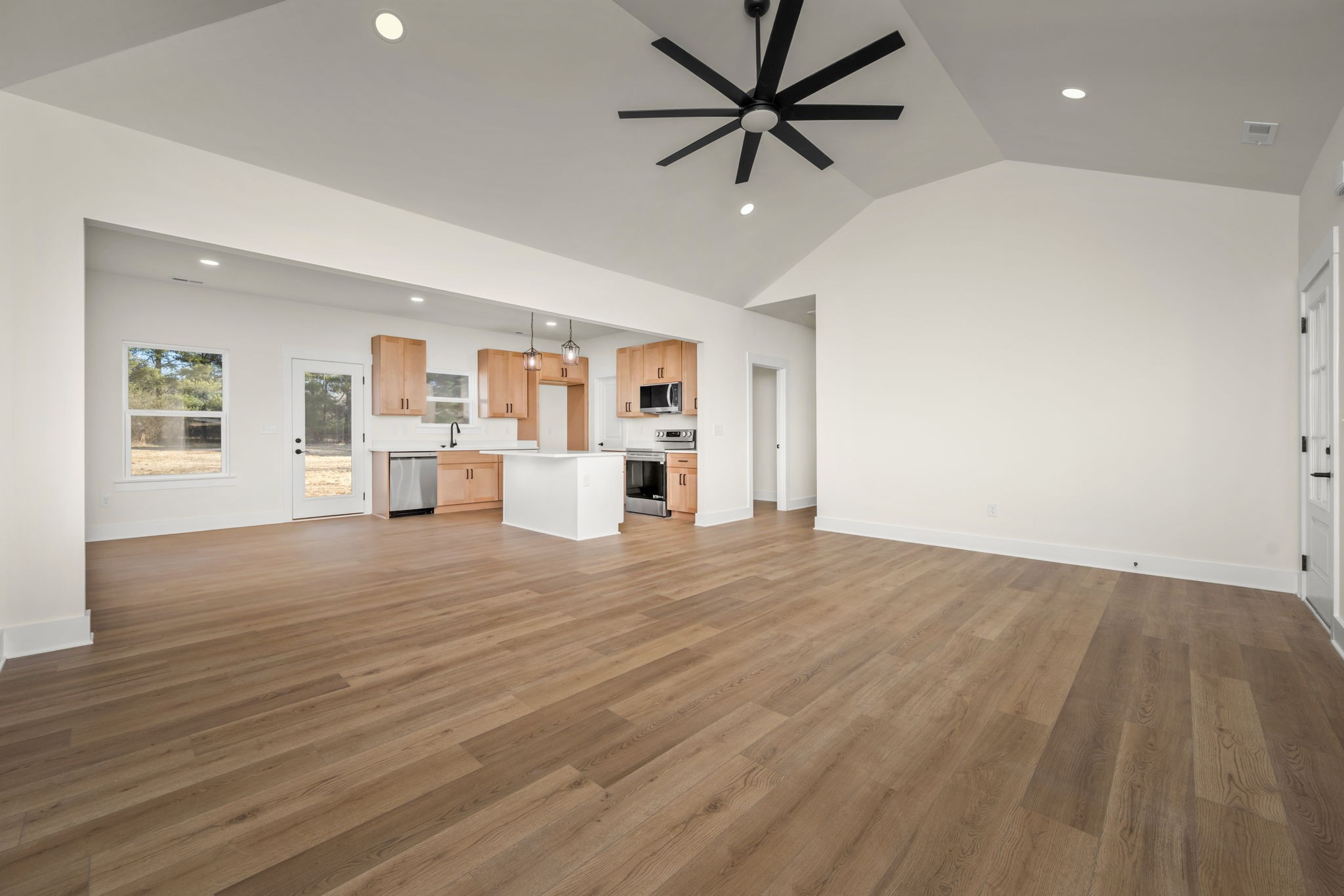 4211 Asbury Road Manchester, TN 37355 - Photo 7 of 29