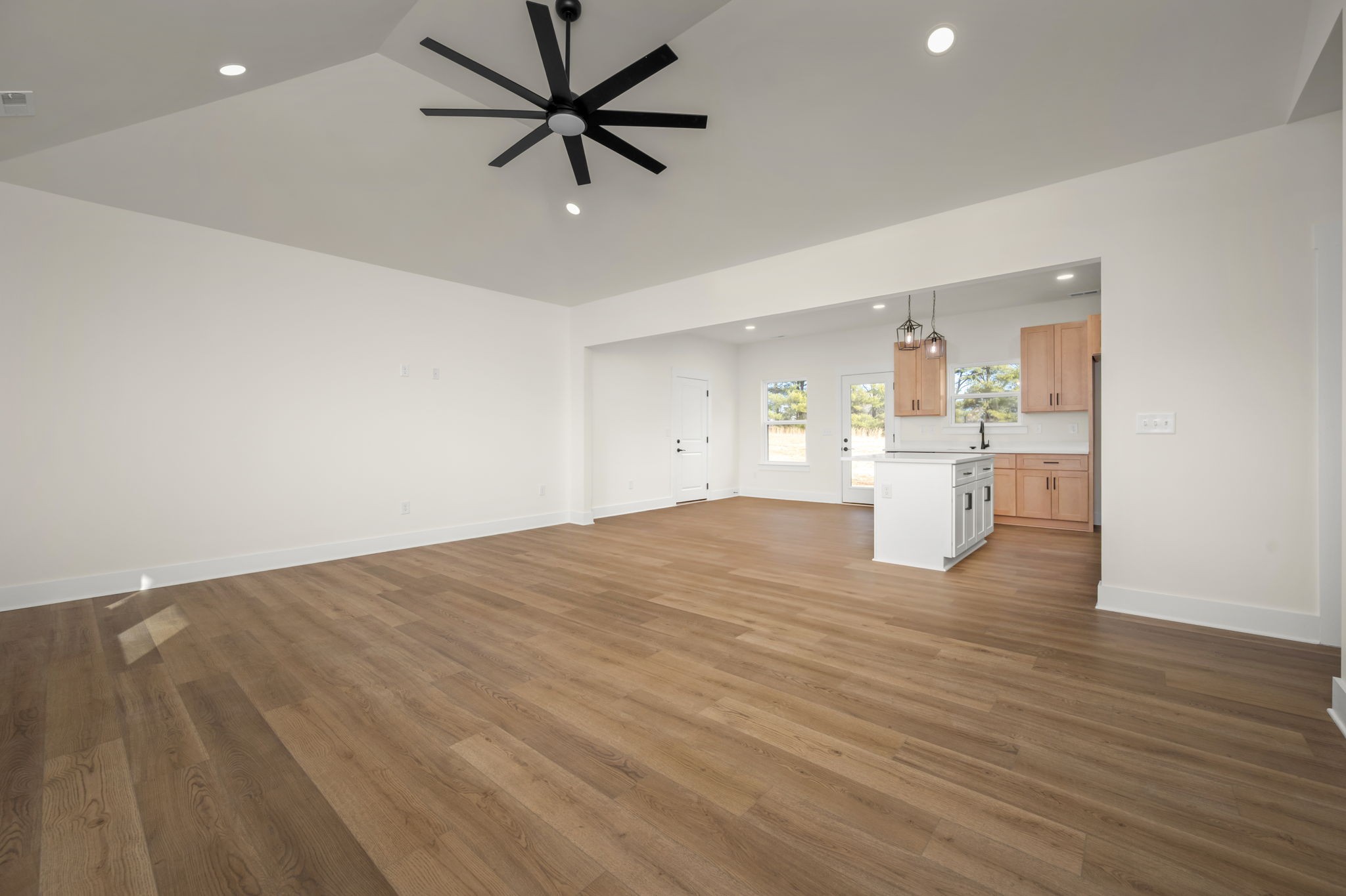 4211 Asbury Road Manchester, TN 37355 - Photo 8 of 29