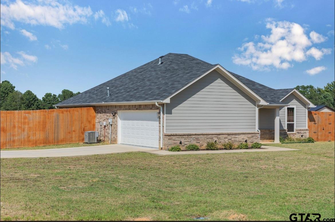 12908 County Road 46 Tyler, TX 75704 - Photo 2 of 20 a front view of a house with a yard
