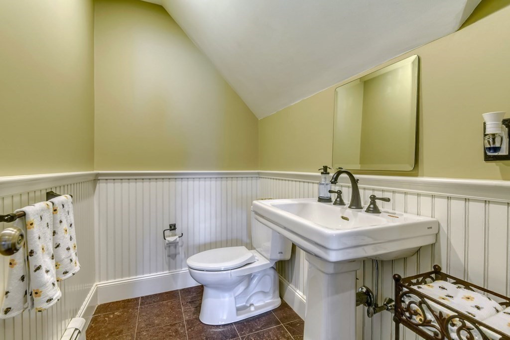 8 Robinson Road Medfield, MA 02052 - Photo 35 of 41 Gallery Image 35
