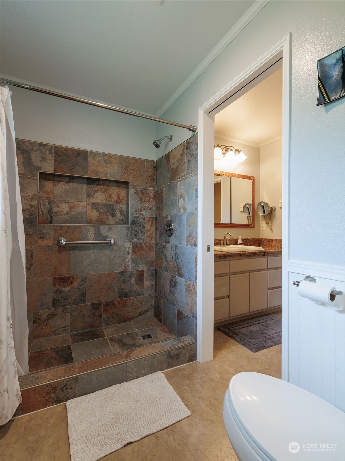 269 Curtis Hill Road Chehalis, WA 98532 - Photo 13 of 38 a bathroom with a sink a toilet and shower