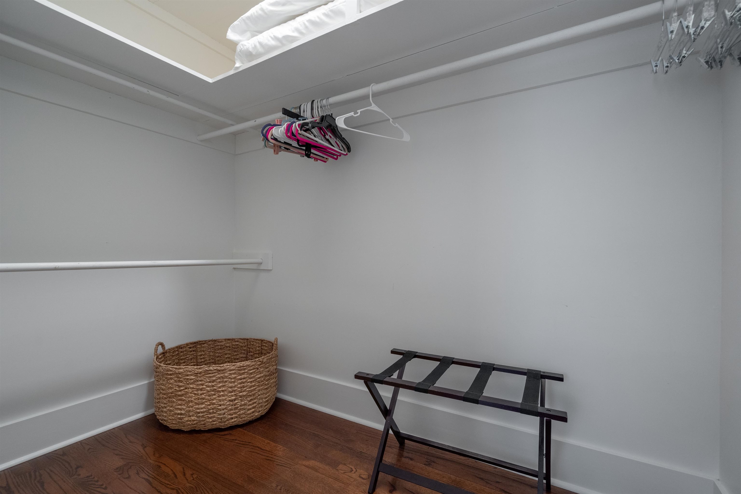 142 Marine Street St. Augustine, FL 32084 - Photo 31 of 48 a room with a table and a chair