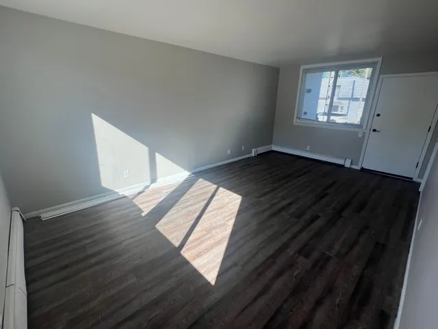 $1,250 | 121 West 2nd Street, Unit 3, Oconomowoc, WI 53066