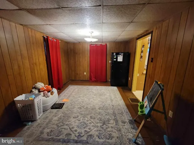 a very nice looking room with a large mirror