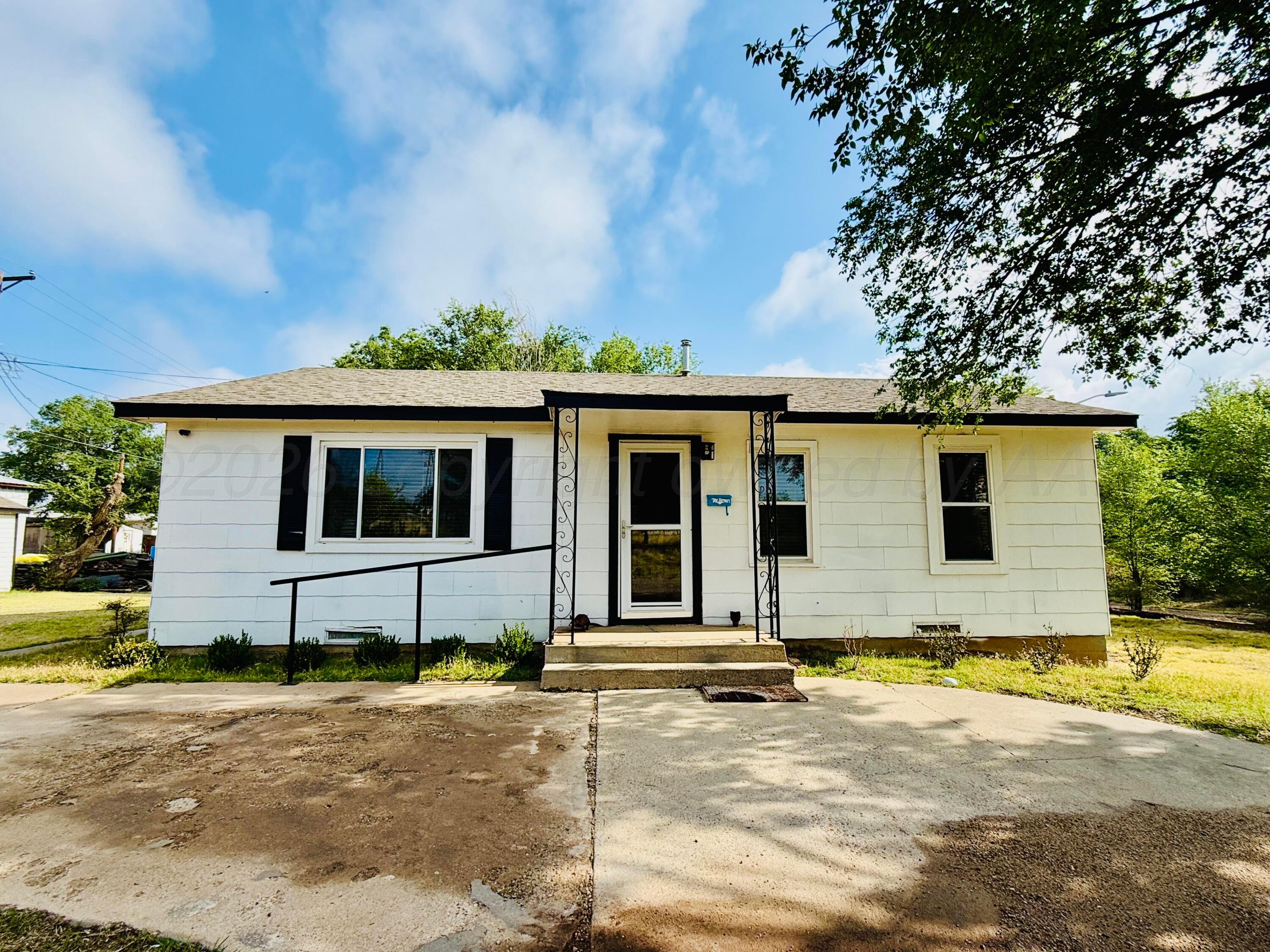 701 Brain Street Borger, TX 79007 - Photo 2 of 18 a view of a house with pool and sitting area