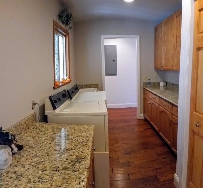8906 North Applegate Road Grants Pass, OR 97527 - Photo 23 of 33 a kitchen with sink refrigerator and window