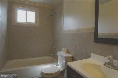 1340 Dalton Road Baltimore, MD 21234 - Photo 10 of 14 Bath