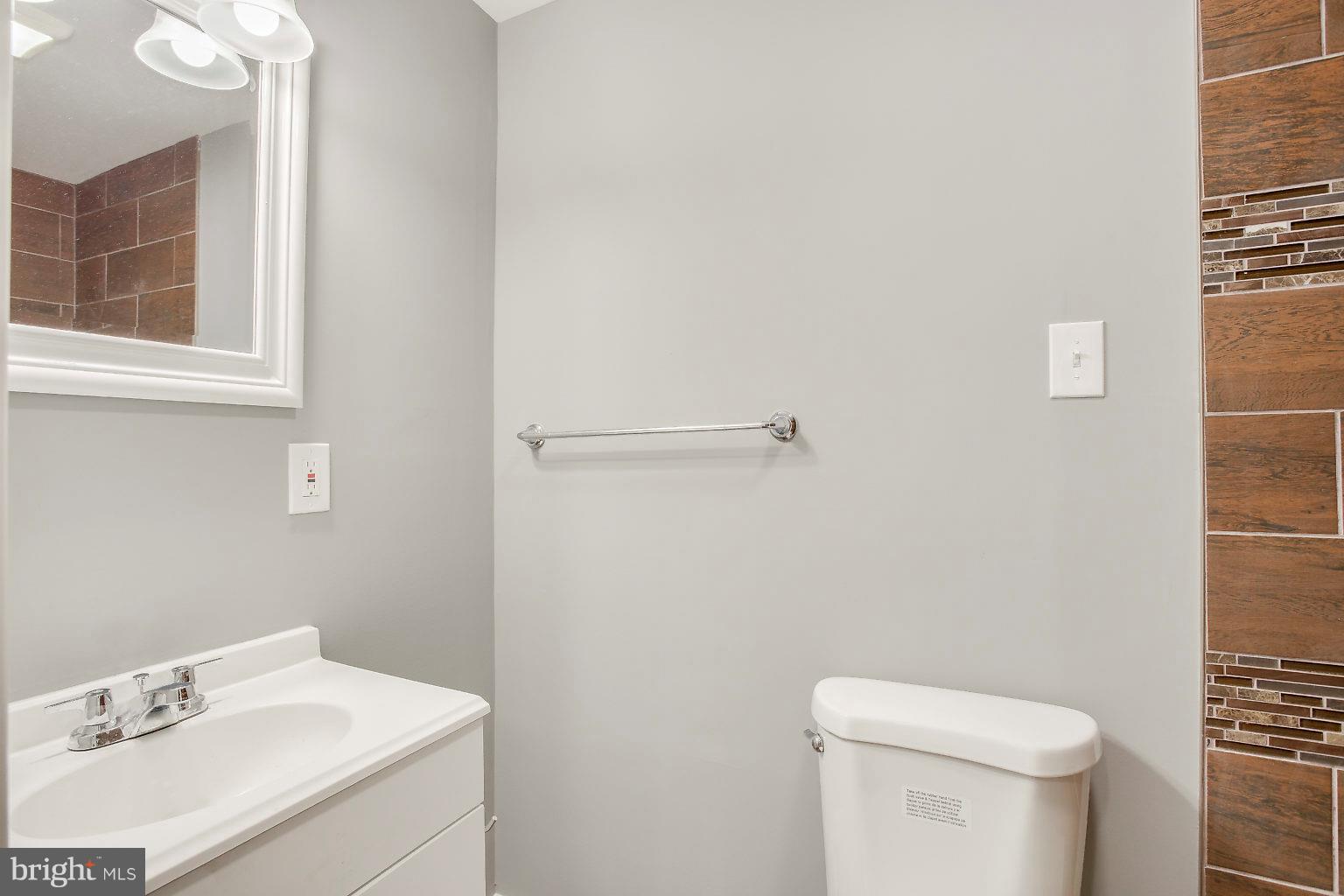 356 Nicholson Road Baltimore, MD 21221 - Photo 25 of 42 Family Room Bath