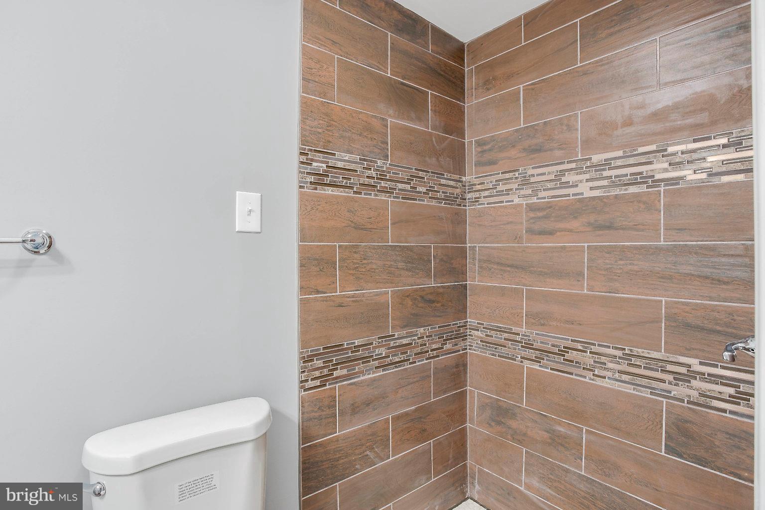 356 Nicholson Road Baltimore, MD 21221 - Photo 26 of 42 Family Room Bath