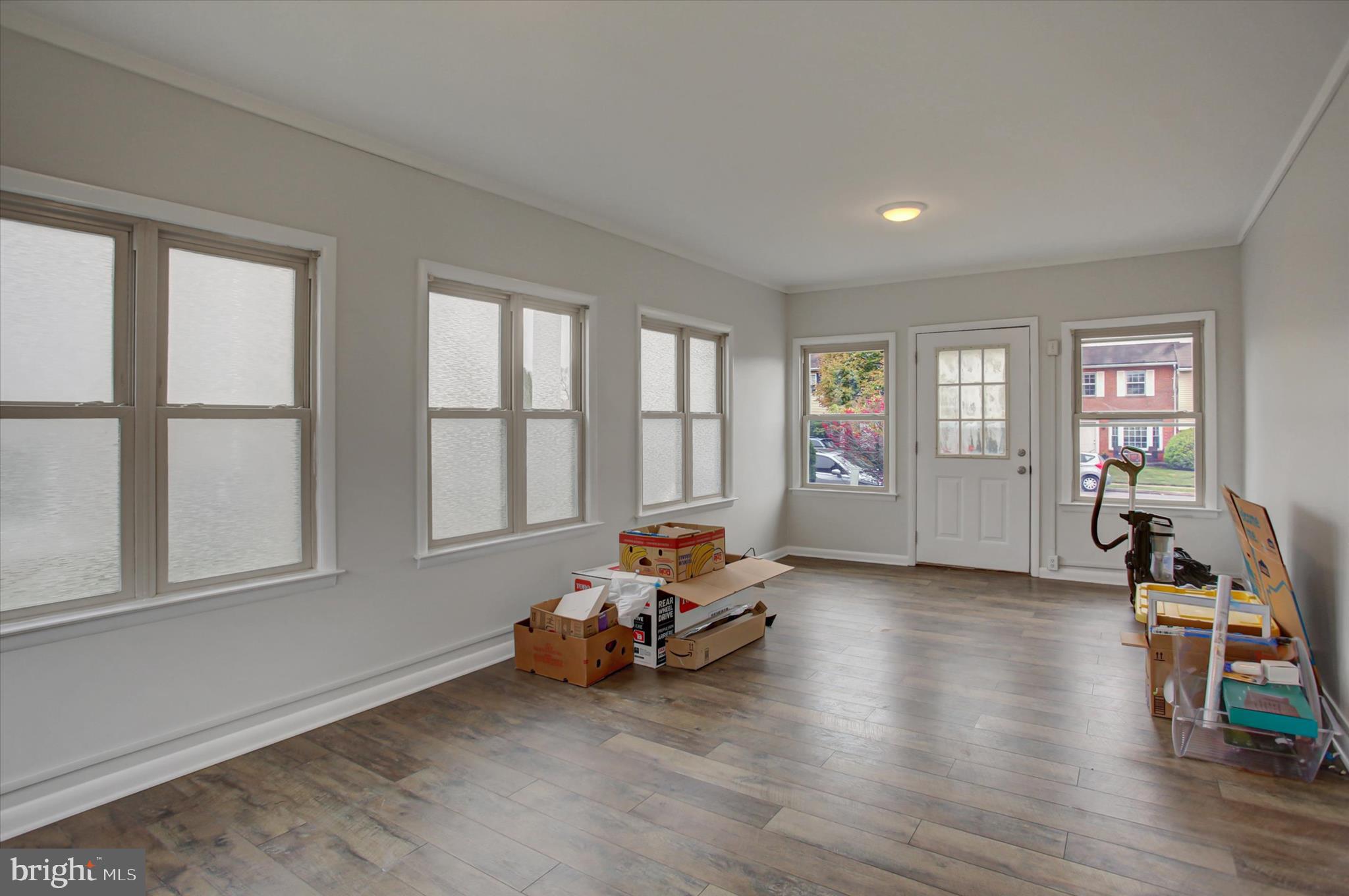 501 Cornell Avenue Hagerstown, MD 21742 - Photo 5 of 28 a living room with furniture and a window