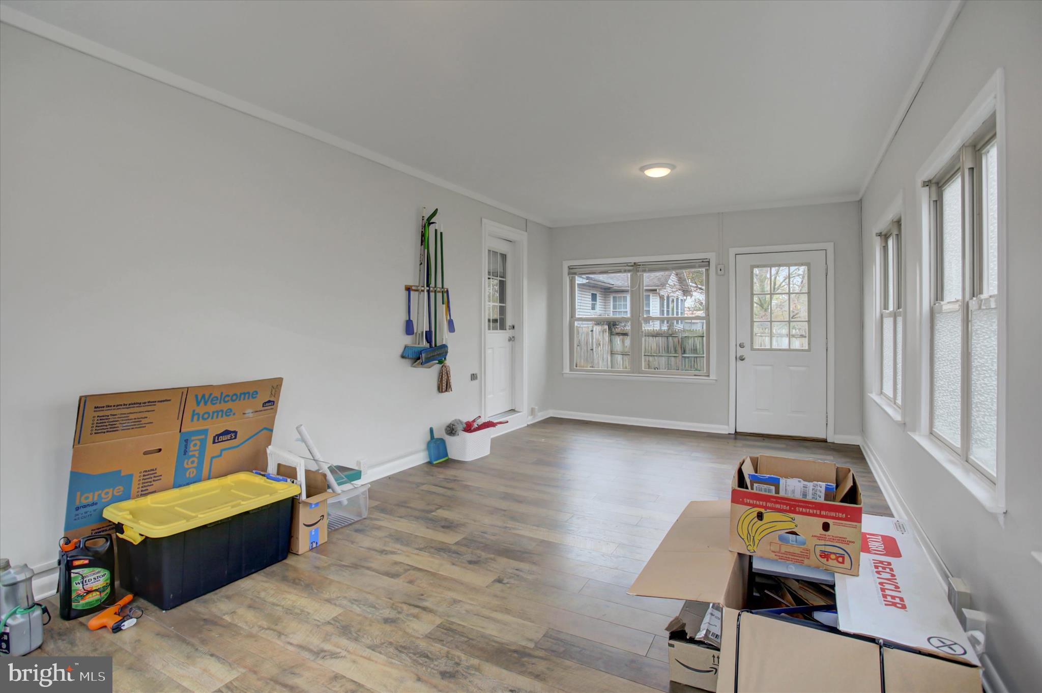 501 Cornell Avenue Hagerstown, MD 21742 - Photo 6 of 28 a room with furniture and window