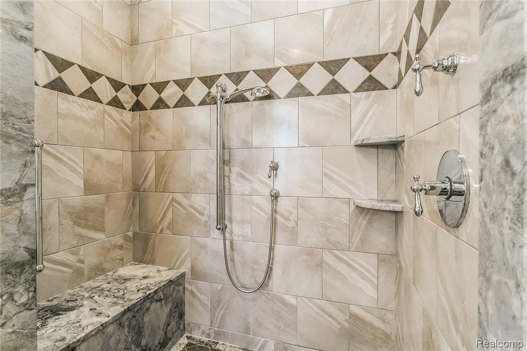 61 Lothrop Road Grosse Pointe, MI 48236 - Photo 26 of 57 020-Master_Bathroom-2618086-medium.jpg