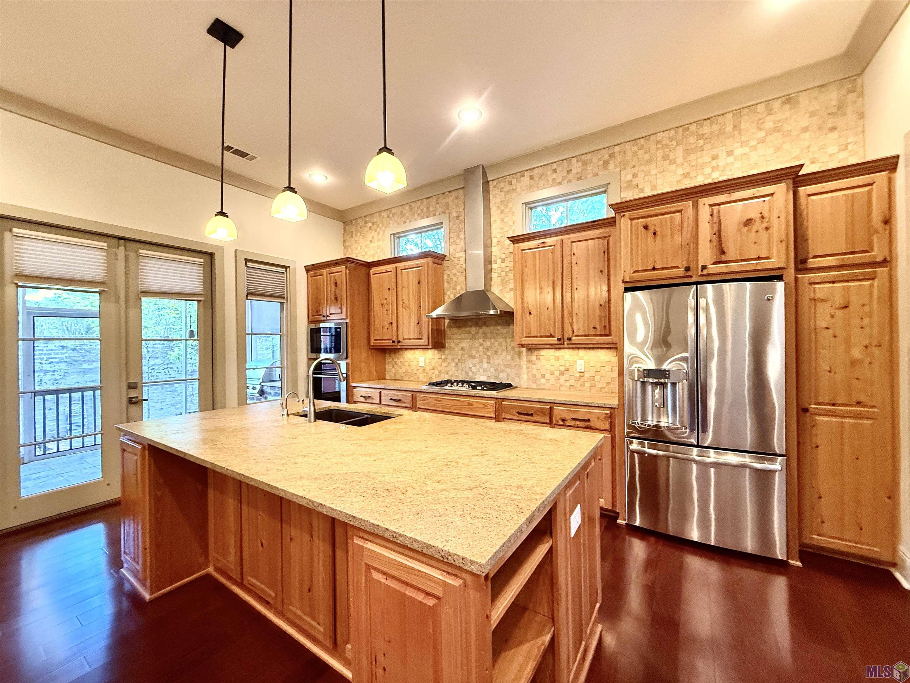 7037 Etage Court Baton Rouge, LA 70806 - Photo 2 of 25